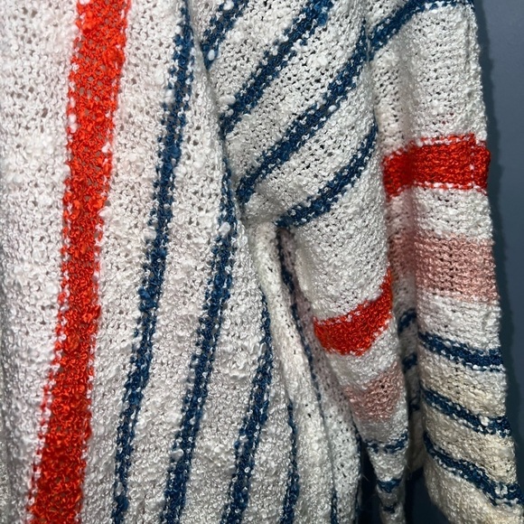 three- quarter wide sleeve beach sweater - Picture 4 of 7